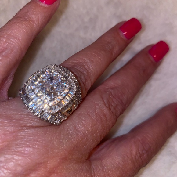 Elegant Silver Women\'s Ring